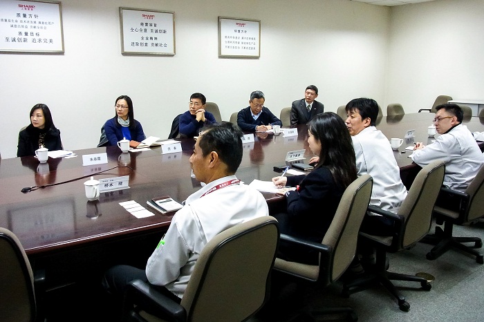 上海市外事办陈晖处长一行访问上海夏普.jpg